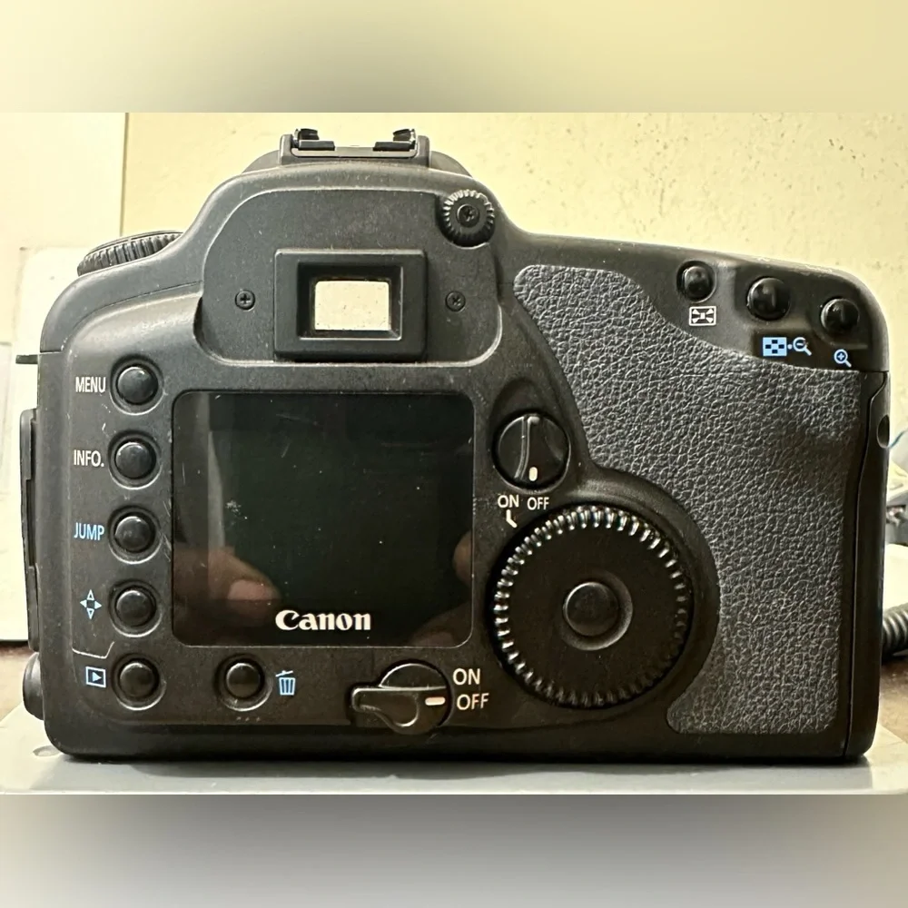 Canon EOS 10D 6.3MP Digital SLR Camera Black Body Only